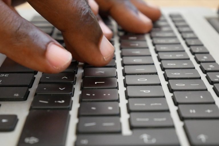 Não digite durante videoconferências